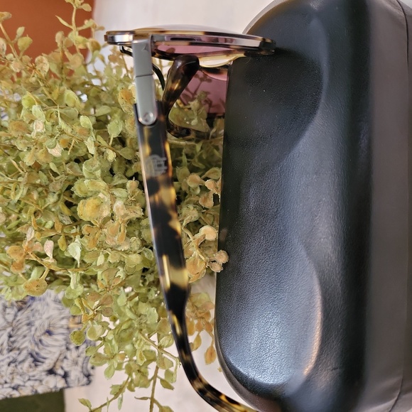 House of Harlow Sunglasses. Good condition. - Picture 3 of 4